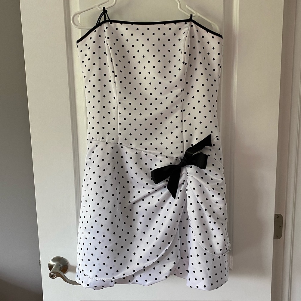 Super cute strapless dress